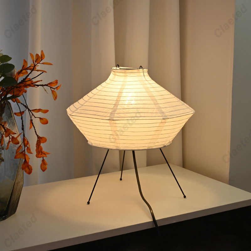 Desk Setup Japan - Japanse Ontwerper Wabi-Sabi Akari Noguchi Yong