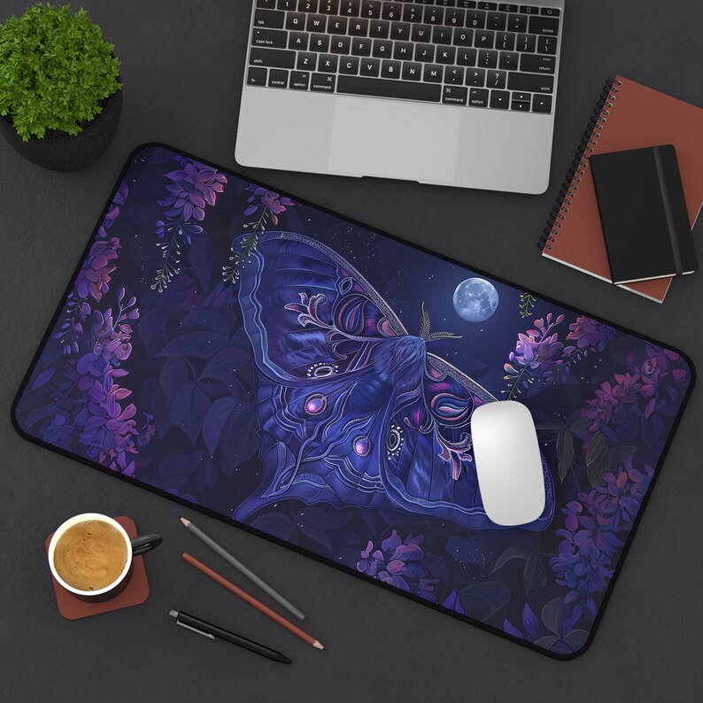 Moth Desk Mat, schattige gamin - Desk Setup With Plants recensie en prijs